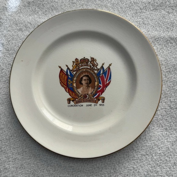 Fenton Queen Elizabeth Plate - Picture 1 of 4